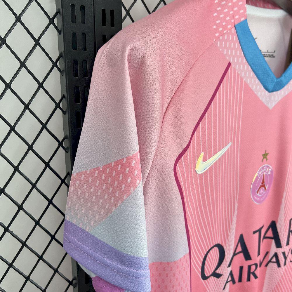 Le nouveau maillot du PSG fait son retour en édition limitée avec The Weeknd