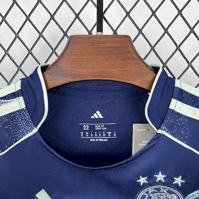 Kit Enfant Ajax extérieur 25/26